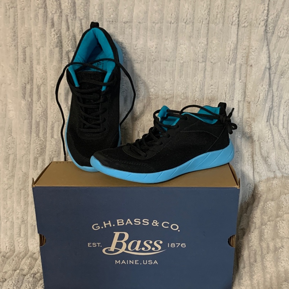 G.H. Bass & Co. Womens Sneakers in Black and Blue